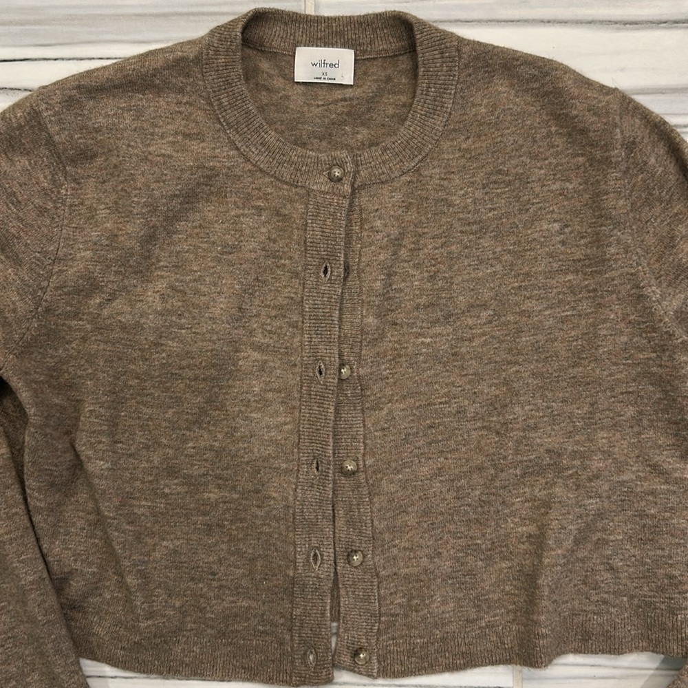 NWOT Aritzia Tan Cardigan Sweater with Long Sleeves and Cropped Style - Picture 3 of 4
